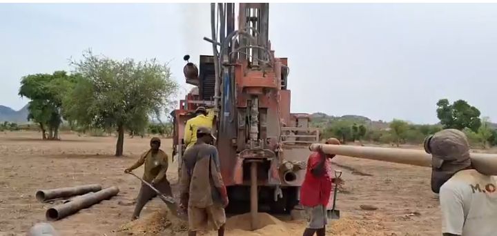 Gwamnatin Kano za ta samar da rijiyoyin burtsatse masu sola 166 don magance karancin ruwa a jihar