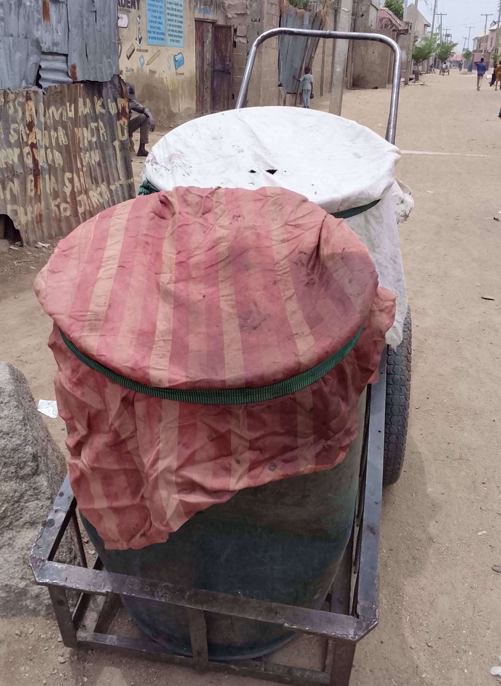 Na aurar da ƴaƴa 3, yanzu ina da ƴaƴa 10 da mata ɗaya, duk da sana'ar kwasar Turoso - Dattijo a Kano