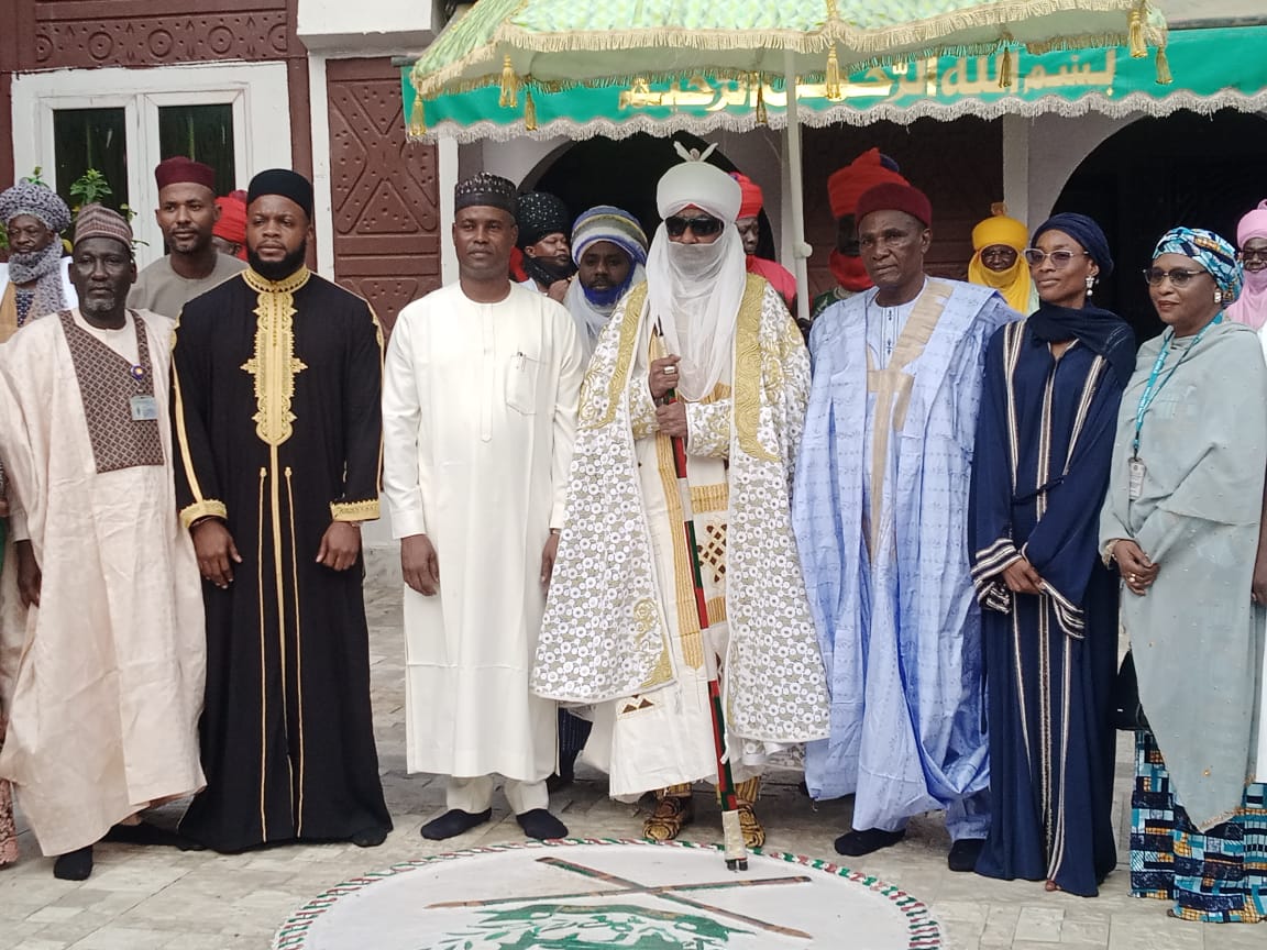 Sarkin Kano Khalifa Muhammadu Sanusi II, ya wajabta rashin shaye-shaye kafin naɗin dagaci ko mai unguwa a jihar.
