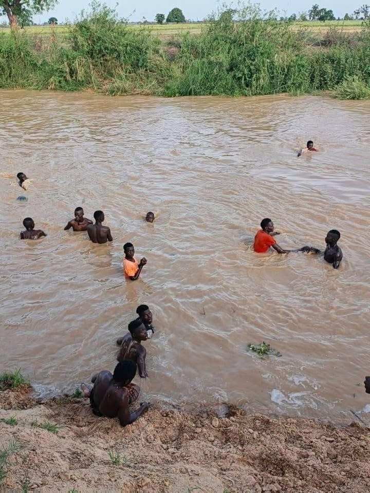 Ana ci gaba da aikin neman waɗanda hatsarin kwale-kwale ya rutsa da su a garin Malamawar Yandutse, da ke ƙaramar hukumar Ringim a Jihar Jigawa.