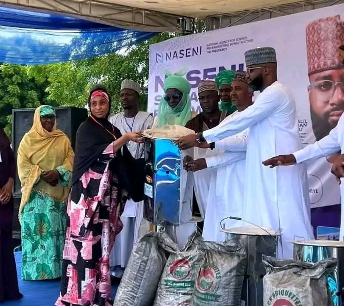 Hukumar NASENI, ta tallafa wa mutane 1,000, da kayan girki da shinkafa a ƙaramar hukumar Kabo, Kano.