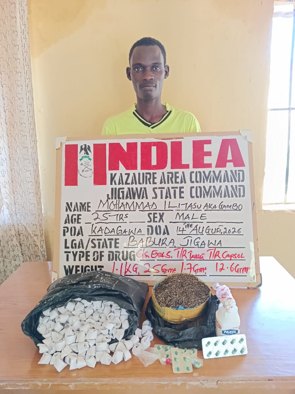 Hukumar Hana Sha da Fataucin Miyagun Kwayoyi ta Kasa (NDLEA) reshen jihar Jigawa tayi nasarar cafke wanda ake zargi da safarar miyagun kwayoyi a Kazaure, tare da kwace tabar wiwi da Tiramol a wani samame na Operation Restore Order.